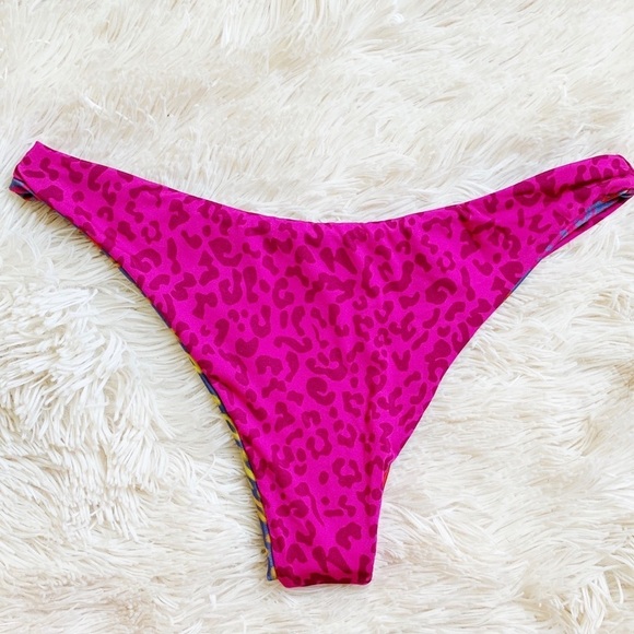 NEW Beach Bunny Reversible Leopard Print Cheeky Bikini Bottom Pink - Picture 2 of 4